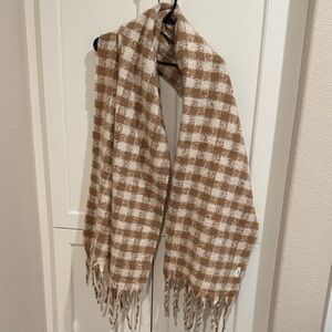 Aerie Scarf